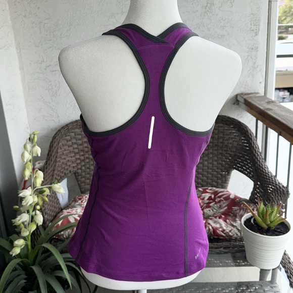 Nike Racerback Tank Tops W/ Built In Bra Bundle of Two Sze Medium - Picture 3 of 15